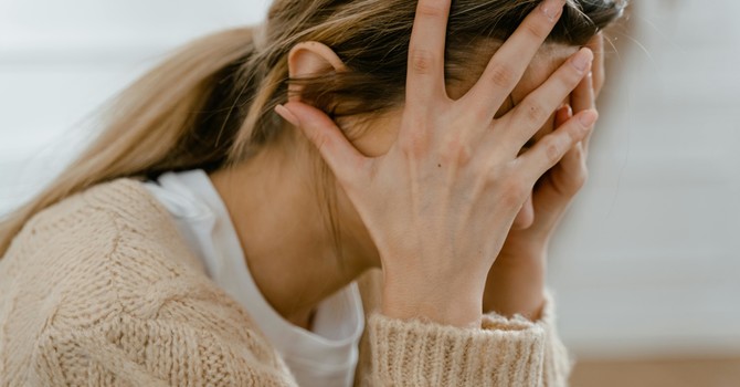  How Therapy Helps You Reframe Negative Thought Patterns